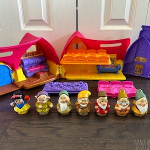 Fisher Price Little People Disney Snow White Playset With