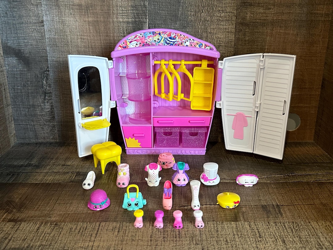 Shopkins Fashion Spree Style Me Wardrobe With Shopkins, COMPLETE - Main Image
