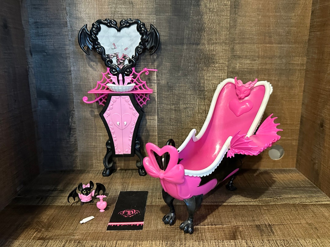 Monster High Draculaura Powder Room Playset With Count Fabulous! - Etsy