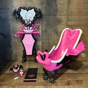 Monster High Draculaura Powder Room Playset with Count Fabulous!