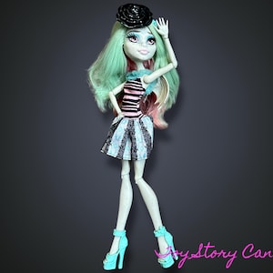 Rochelle Goyle ~ Love In Scaris ~ Monster High Puppe (Haare entklebt)