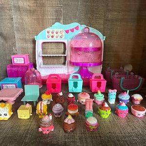 Shopkins ~ Food Fair, Cupcake Queen Cafe mit vielen Shopkins, KOMPLETT!