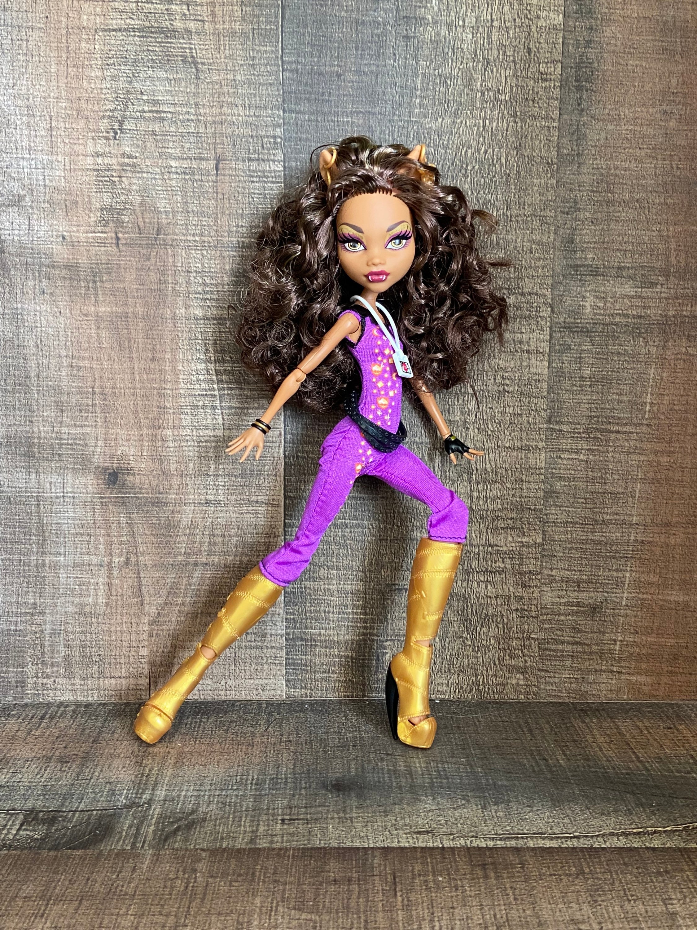 Poupée mode fête Monster High Clawdeen loup monstre fête 2023 *EN MAIN*