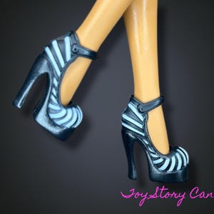 Monster High Frankie Stein ~ Signature 1st Wave, Ghouls Alive OR Boo-riginal Creeproduction ~ Black & White Stripe Shoes