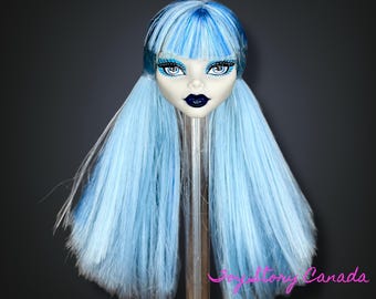 Monster high doll Ghoulia Yelps/ Classroom + Fearleading outfit