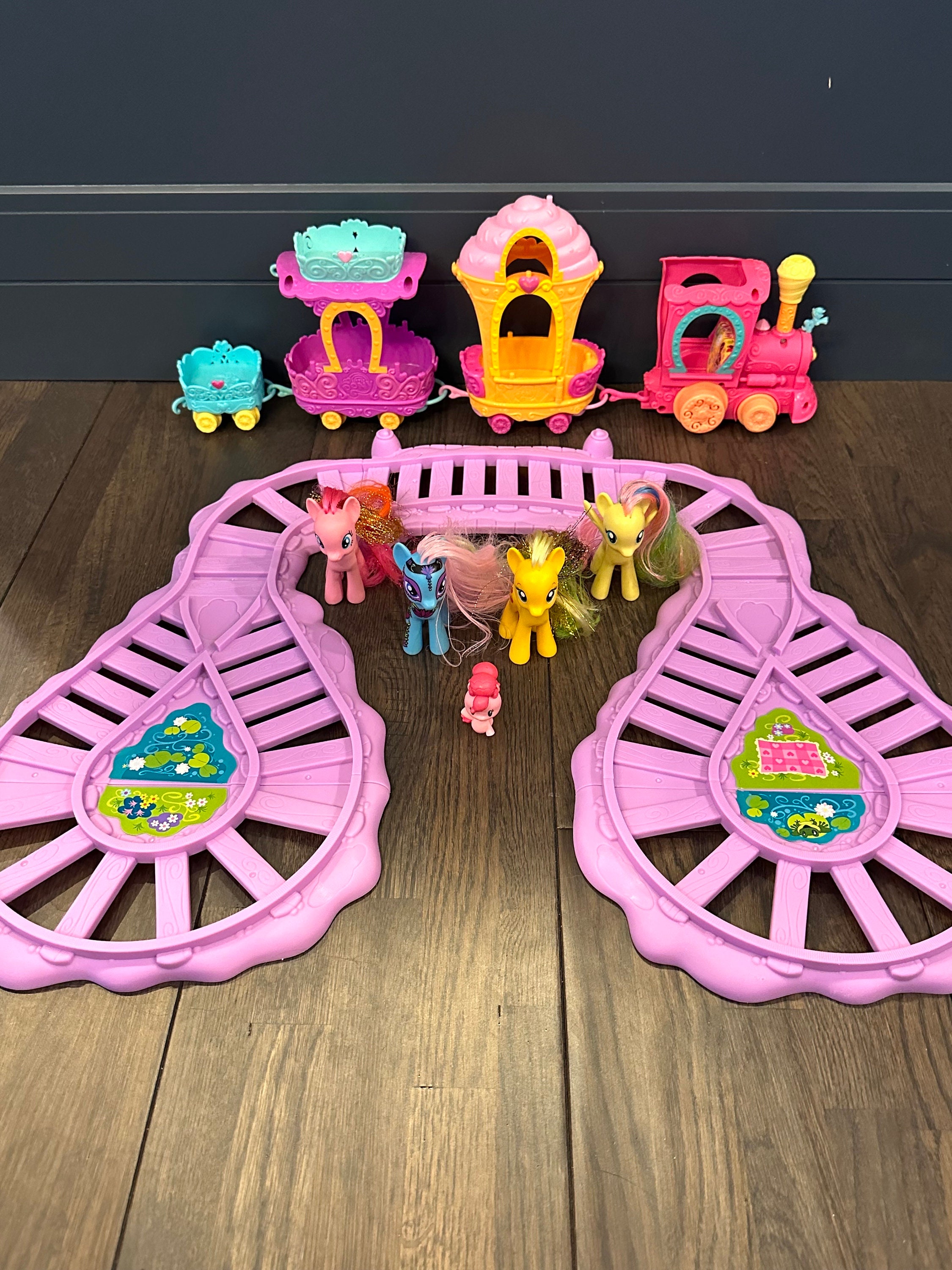 Pinkie pie train hotsell