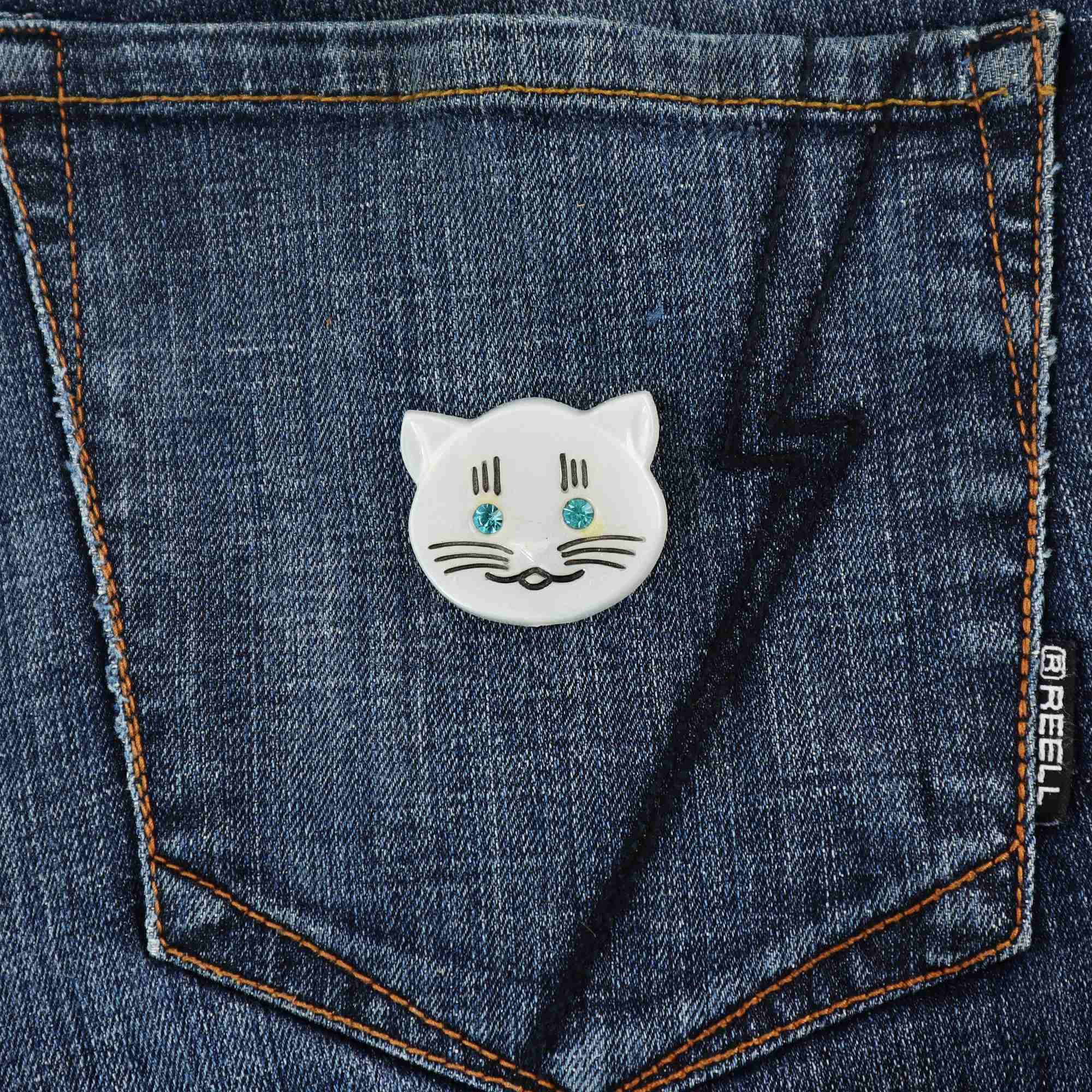 Badge/Broche Tête De Chat Bleu Freak Scene - Style Plastique Fantastique - Neuf Avec étiquettes