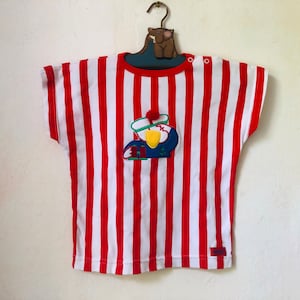 Kids Striped T-shirt, 5-6 years White and Red Stripe Top with Nautical Animal Patch, 90s Short Sleeve Tee Shirt, Kids Vintage Clothes
