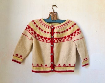 Cardigan en laine imprimé coeur, cardigan en tricot pour petite fille des années 90 avec boutons coeur, pull épais et chaud en tricot à la main, tricots vintage pour enfants