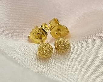 22k massive Gold Ohrringe / Ohrstecker. Globe Ohrringe in Sandstrahl fertig, Geschenk Schmuck, Geschenk für sie