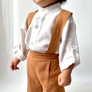 Roupa de linho para bebê menino, 2 peças, calça transportadora marrom, camisa branca, look de batizado para casamento, roupa boho de linho para bebê menino