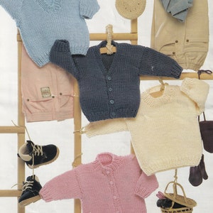 modello di maglia per maglioni e cardigan per bambini lavorati a maglia in filato spesso - da neonato a bambino