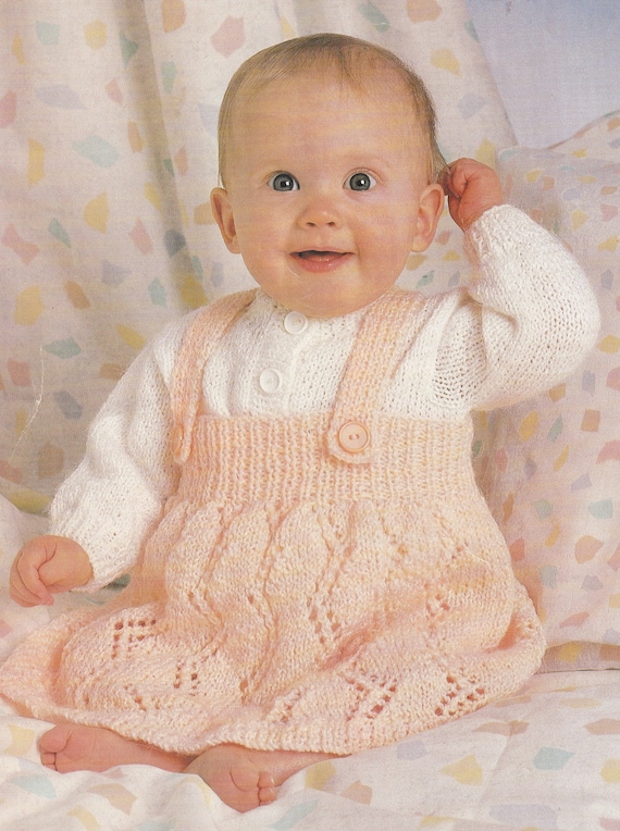 Modèle de tricot vintage de jolie robe chasuble et pull pour bébé