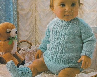 cute 4 ply vintage baby knitting pattern - jumper pants and booties in size 18 to 22 inch chest