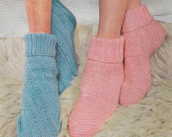 Vintage bed socks knitting pattern - Knit flat on two needles - Instant Download