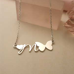 Collar de letras personalizado con corazón y mariposa, collar de letras madre, collar de letras infantiles, collar de letras de corazón de niña