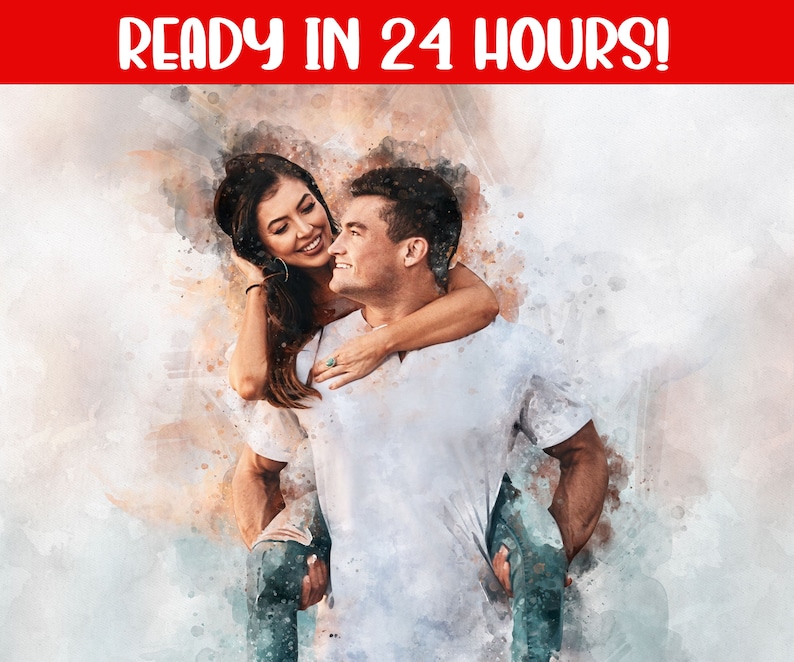 Pu&ograve; includere: Illustrazione in stile acquerello di una coppia, la donna abbraccia l'uomo da dietro. L'uomo indossa una camicia bianca e jeans. Il testo "READY IN 24 HOURS!" &egrave; in rosso in alto. Lo sfondo presenta schizzi di acquerello.