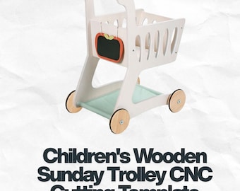 Op de afbeelding: Een witte houten speelgoed winkelwagen met een klein schoolbord. De wagen heeft een lichtgroene basis en houten wielen. De tekst "Children's Wooden Sunday Trolley CNC Cutting Template" staat onderaan.