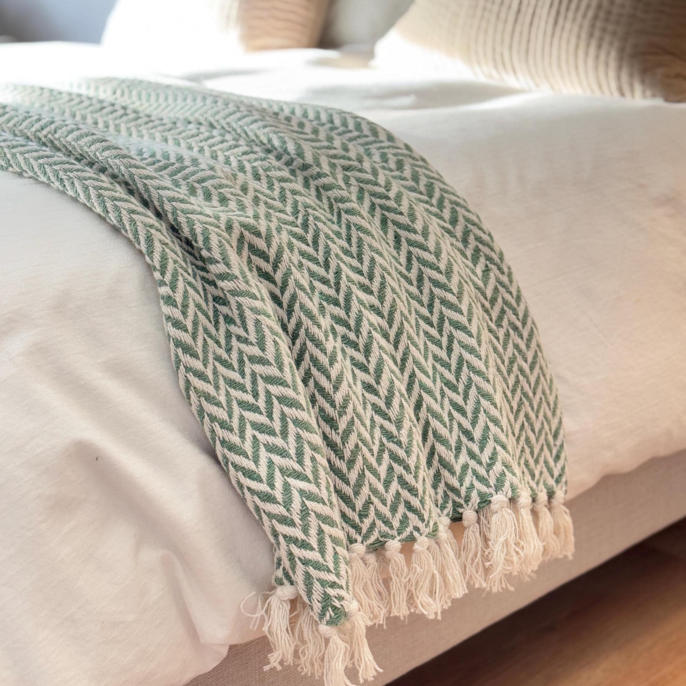 Luxury Woven 100% Cotton Pale Sage Green White Herringbone Sofa Throw  Bed Blanket Extra Large Soft Machine Washable Fringed Tweed