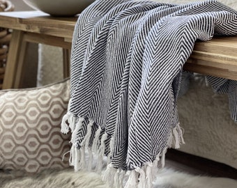 Luxury Dark Charcoal Grey / White Large Herringbone Sofa Blanket Bed Throw - Fringed Edge - Cotton Rich / Recycled Fibres