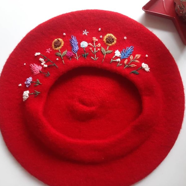 Béret brodé de fleurs de fête des mères, béret de broderie de tournesol, chapeau de style Français, chapeau rouge fait à la main, béret d’hiver brodé personnalisé