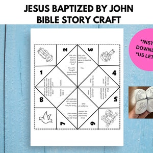 Op de afbeelding: Een printbare zwart-wit knutsel activiteit voor kinderen om de Bijbelse geschiedenis van de doop van Jezus door Johannes te leren. De knutsel is een vouwbare kubus met vragen en afbeeldingen die betrekking hebben op het verhaal. De tekst op de kubus bevat "Jezus kwam uit het water", "Wat gebeurde er met Jezus nadat hij gedoopt was?", "Was Johannes uiteindelijk bereid om Jezus te dopen?", "Waar werd Jezus gedoopt?", "De doop van Jezus staat in de Bijbel?", "Waarmee doopte Johannes Jezus?", "Matteüs 13-17", "God", "De Geest van mijn Zoon", "In de Jordaan", "Ja", "Nee, Johannes dacht dat Jezus hem eerst moest dopen.", "Waar werd Jezus gedoopt?" en "Wat gebeurde er met Jezus nadat hij gedoopt was?"