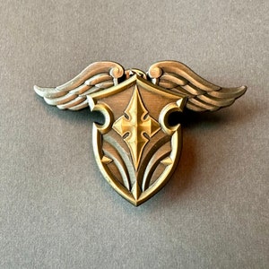 Paladin Shield Badge Enamel Pin, BG3 Pin, Video Game Fans Gift Memorabilia, Fandom Cosplay Gift Paladin