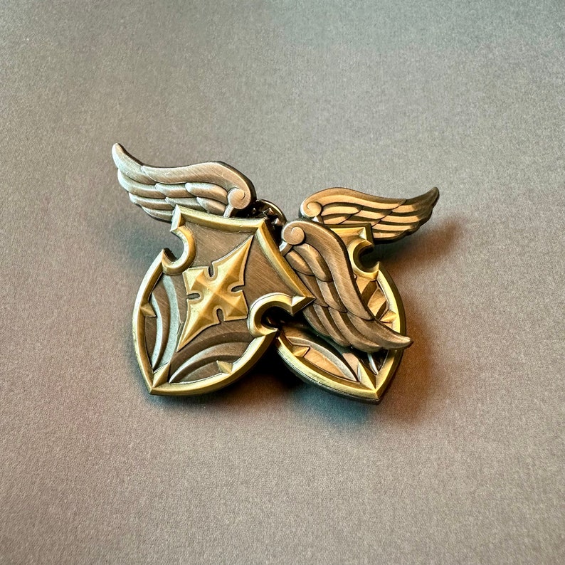 Paladin Shield Badge Enamel Pin, BG3 Pin, Video Game Fans Gift Memorabilia, Fandom Cosplay Gift image 2