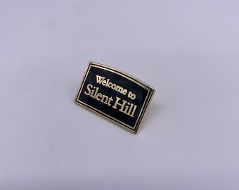 Willkommen bei Silent Hill Hard Metal Emaille Pin Abzeichen, Pin, Videospiel Fans Geschenk Erinnerungsstücke, Fandom Geschenk