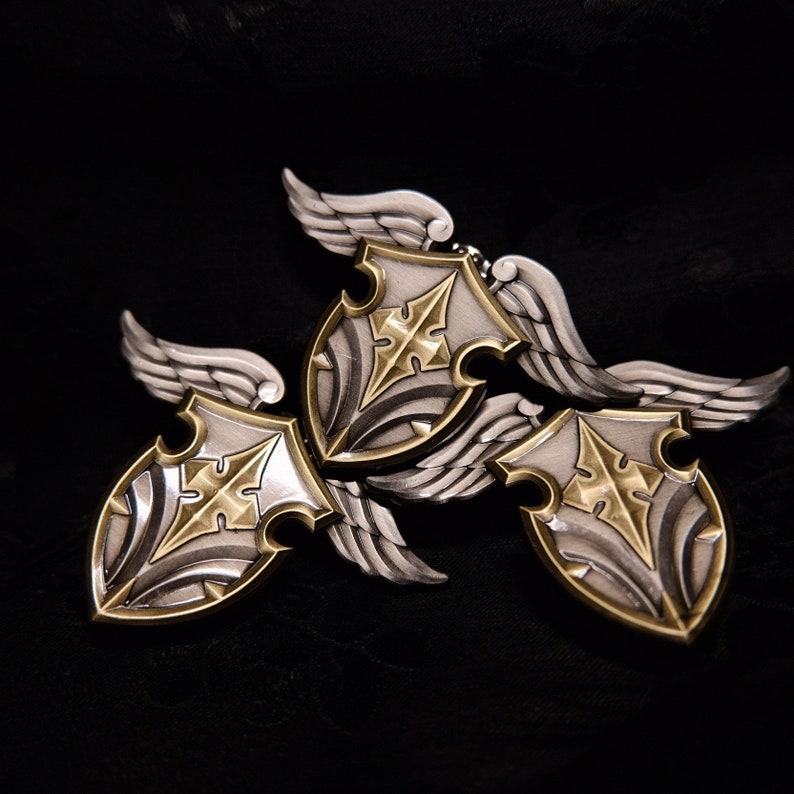 Paladin Shield Badge Enamel Pin, BG3 Pin, Video Game Fans Gift Memorabilia, Fandom Cosplay Gift image 3