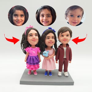 パーソナライズされたカスタム子供用ボブルヘッド人形、3兄弟のカスタム3Dフィギュア、パーソナライズされた家族へのギフト、カスタムスクリーンショット装飾ギフト