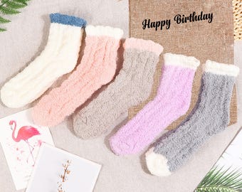 5 paires de chaussettes décontractées monogrammées super douces pour femmes, chaussettes brodées personnalisées, chaussettes d'hiver pour la maison