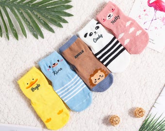 Calcetines antideslizantes con diseño de animales para bebé, cómodos y seguros, con nombre personalizable, para niños de 1 a 5 años.