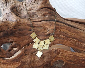 Collier plastron plastique recyclé