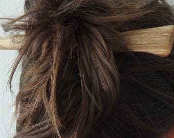 Pic à cheveux en bois de noyer