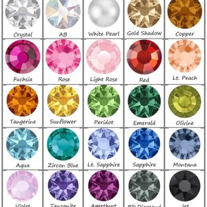 Puede incluir: Tabla de 20 piedras de cristal de diferentes colores, incluyendo cristal, AB, perla blanca, sombra dorada, cobre, fucsia, rosa, rosa claro, rojo, melocot&oacute;n claro, mandarina, girasol, peridoto, esmeralda, olivino, aguamarina, azul circonio, zafiro claro, zafiro, montana, violeta, tanzanita, amatista, diamante negro y azabache.