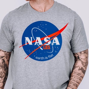 Flat Earth Tshirt Flat Earth conspiracy Flat Earth Shirt, Flat Earther Gift, Mens Flat Earther T-Shirt the earth is Flat space is fake