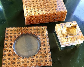 Juego de fumar vintage de los años 70, estilo Hollywood Regency, de lucita y pajita vienesa.