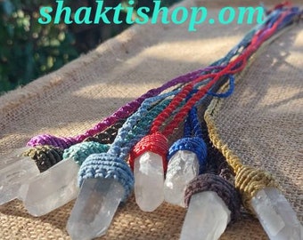 Collares de macramé con cuarzo transparente o cristal de roca
