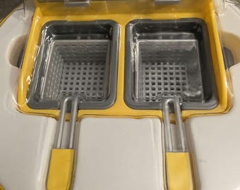 Miniverse Appliance YELLOW DEEP FRYER with donut mix