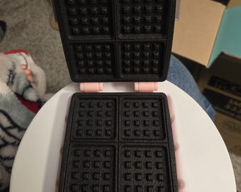 Miniverse Appliance PINK WAFFLE MAKER with Waffle Mix
