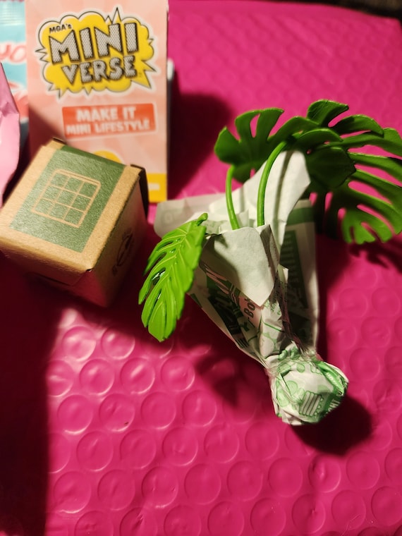 Miniverse Make It Mini Lifestyle MONSTERA plant
