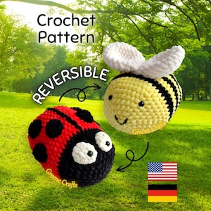 Puede incluir: Un patrón de crochet reversible que presenta una mariquita y una abeja. La mariquita es roja y negra con ojos blancos, mientras que la abeja es amarilla y negra con alas blancas. El texto "Crochet Pattern" y "Reversible" también es visible.