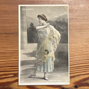 Cartão Postal Famosa Cortesã de Paris Liane De Pougy no Casino De Paris Vintage 1900's