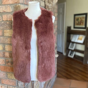 Faux Fur Vest / Magenta-Mauve Colored Vest for Her / Size Fit Small - Medium