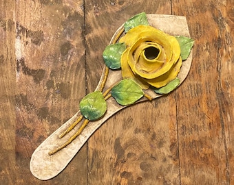 Vintage handspiegel met gele roos: handgemaakte shabby-chic volkskunst
