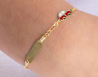 Pulsera de identificación UNICORNJ de oro de 14 quilates con dije de coche grabable para niñas, niños y bebés. Pulsera personalizada con cadena de eslabones tipo figaro y nombre.