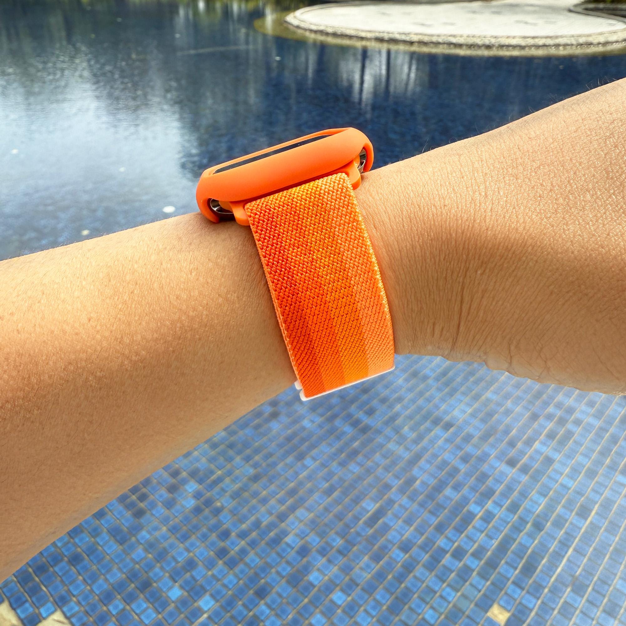 オレンジカラーストライプポップナイロンApple Watchバンド。柔らかく 
