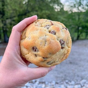 Receta Clásica de Galletas con Chispas de Chocolate / Galleta Grande Gourmet / Recetas Clásicas de Galletas Caseras / Recetas de Postres / Receta de Galletas Caseras / imagen 1