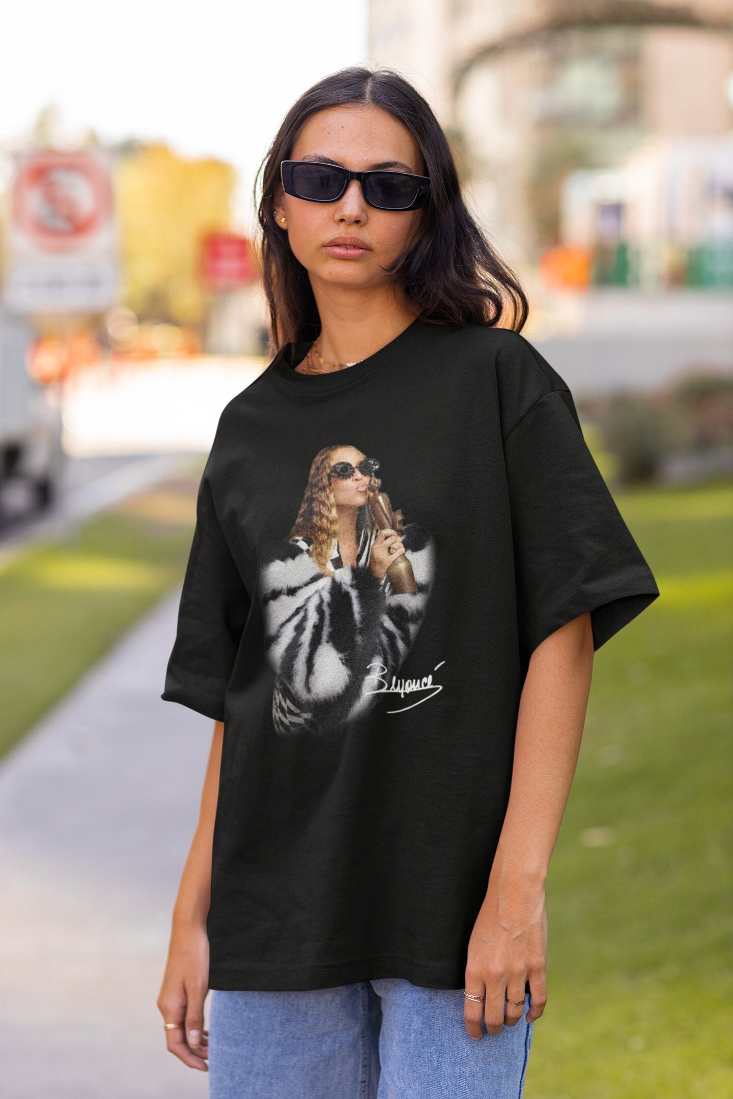 Discover 2023 Queen Bee Beyonce Grammy Awards T-Shirt